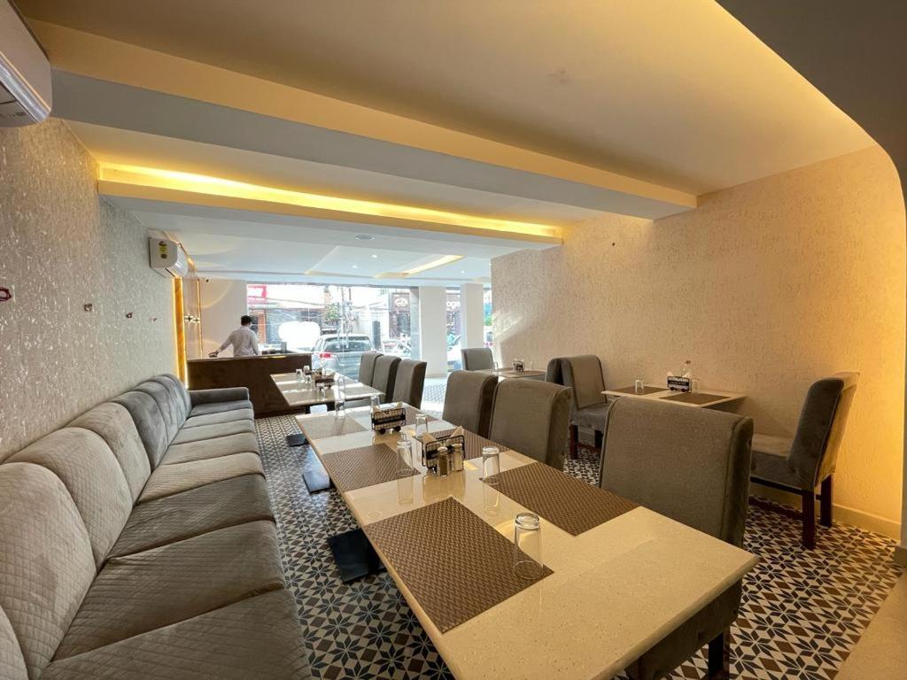 Hotel Santoor Varanasi Eksteriør billede