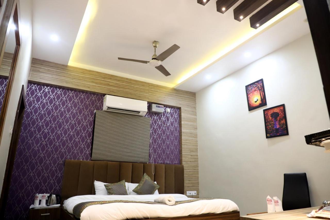 Hotel Santoor Varanasi Eksteriør billede